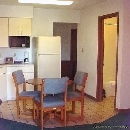 East Street Inn & Suites Tipton Стая снимка