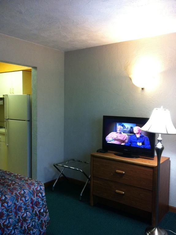 East Street Inn & Suites Tipton Екстериор снимка