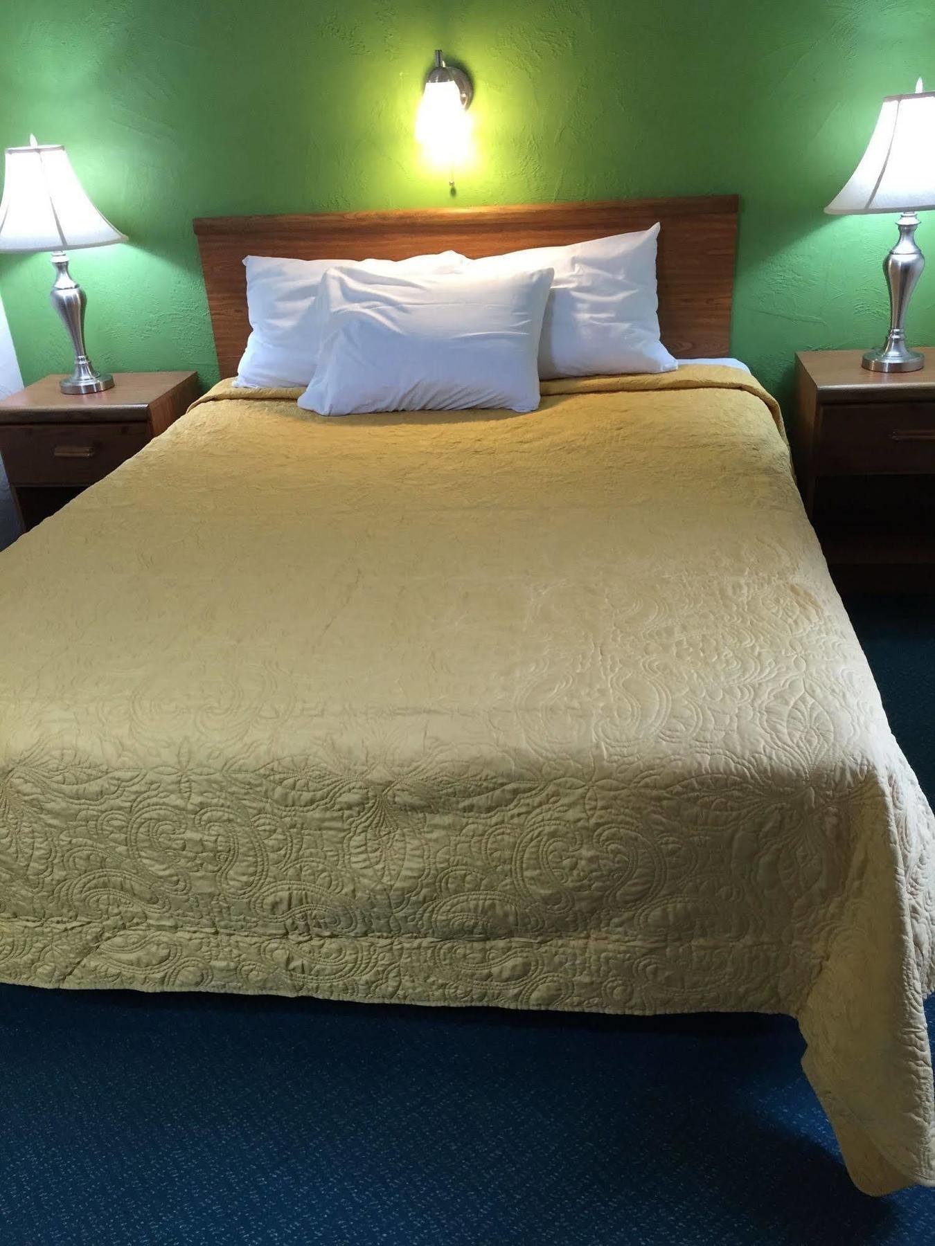 East Street Inn & Suites Tipton Екстериор снимка