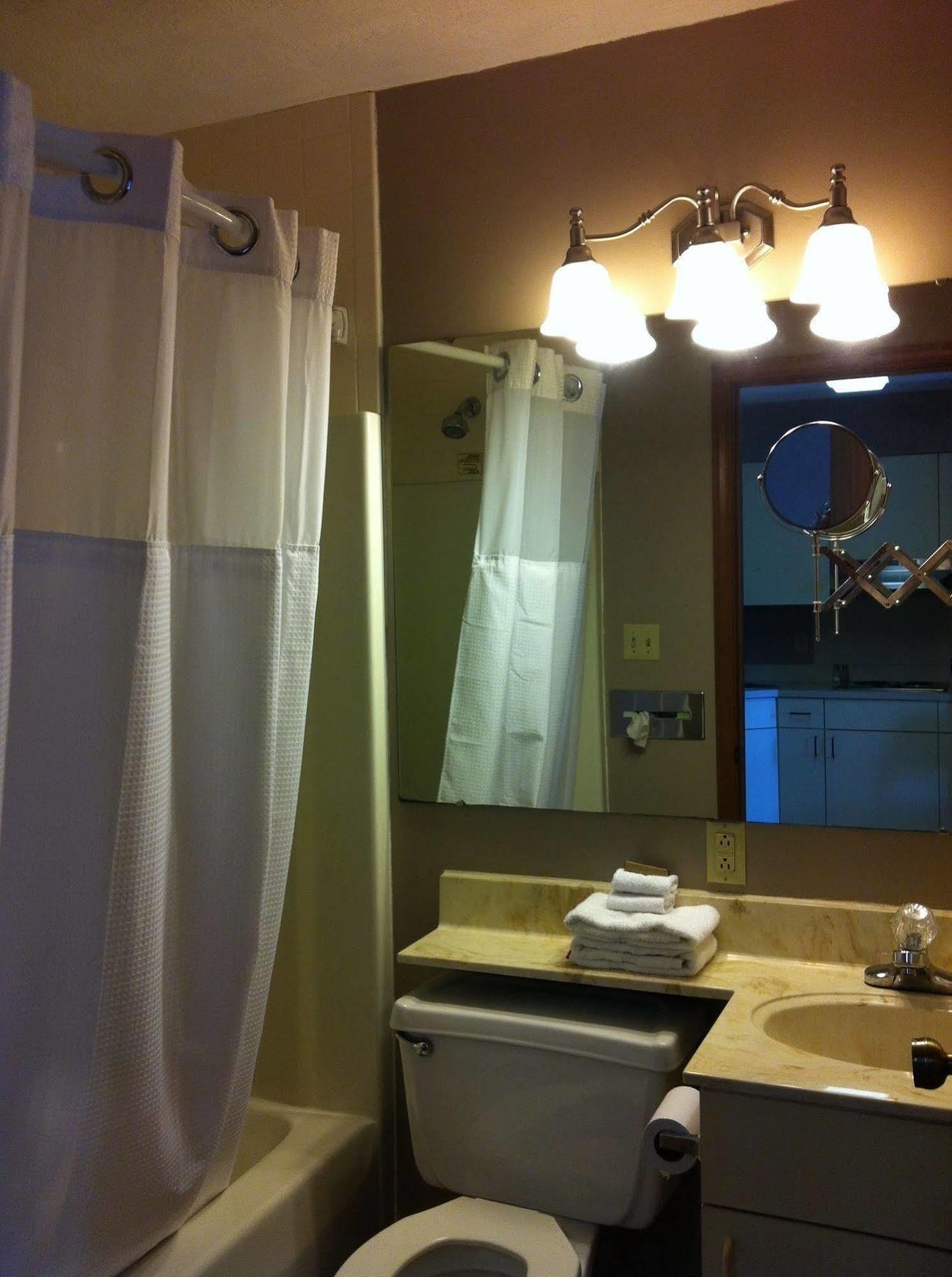 East Street Inn & Suites Tipton Екстериор снимка