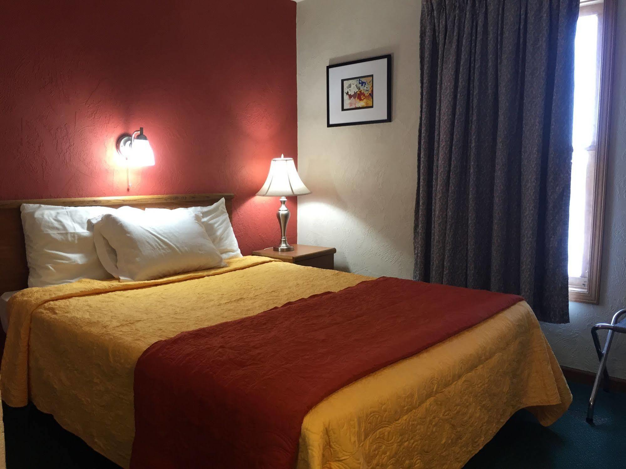 East Street Inn & Suites Tipton Екстериор снимка