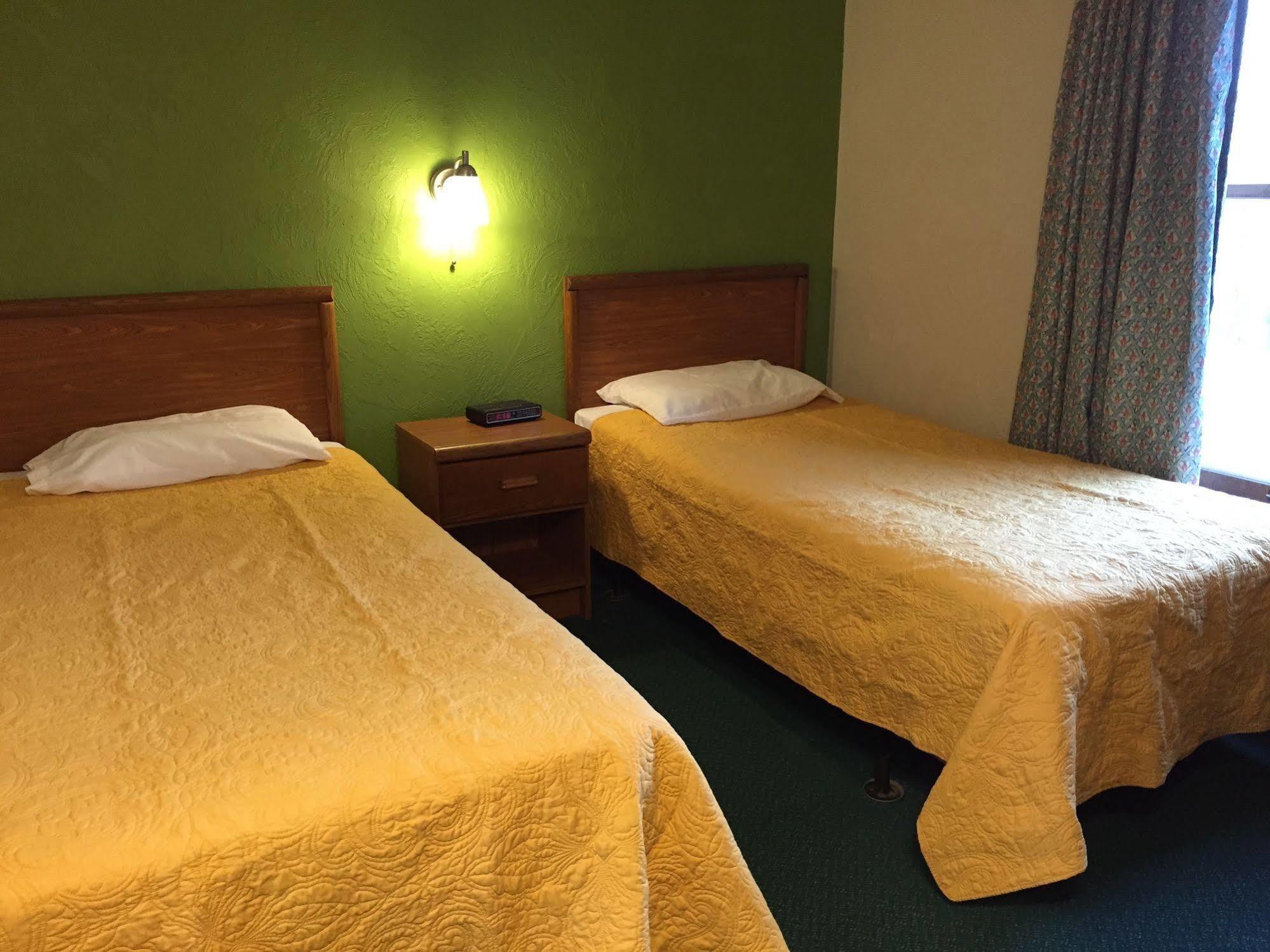 East Street Inn & Suites Tipton Екстериор снимка